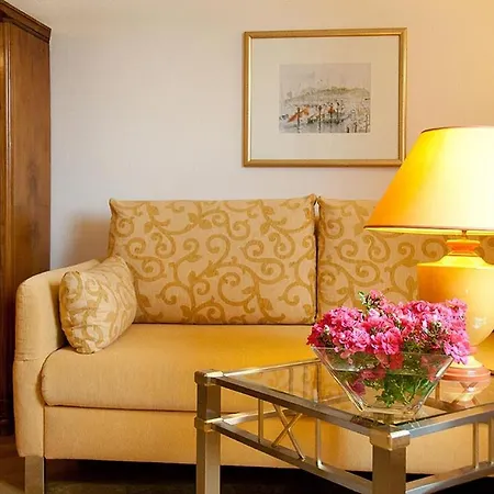 Hotel Am Rehberg Garni 4*