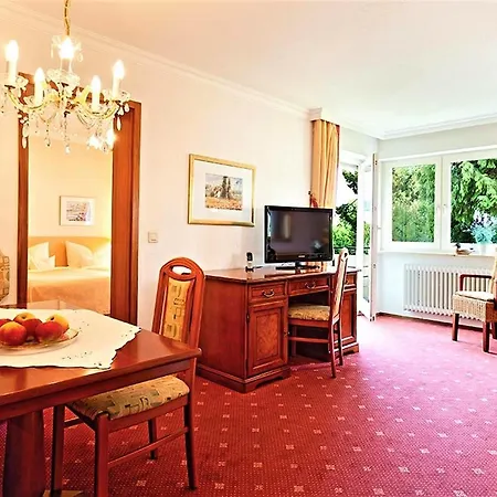 Hotel Am Rehberg Garni 4*