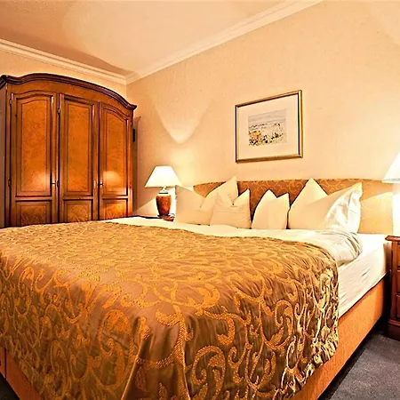 Hotel Am Rehberg Garni 4*